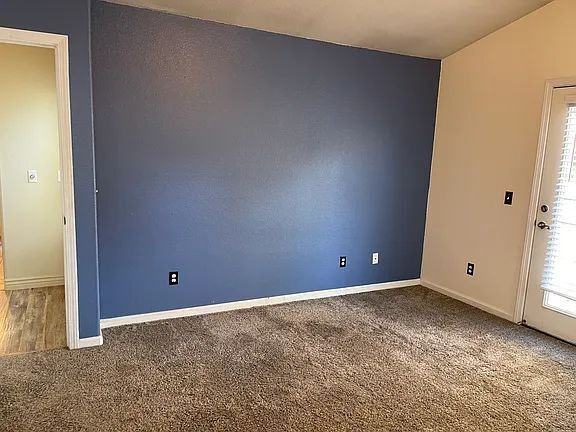 651 Glenbrook Dr - Photo 4 of 17
