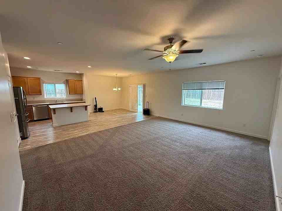 8914 Danica Ct - Photo 4 of 17