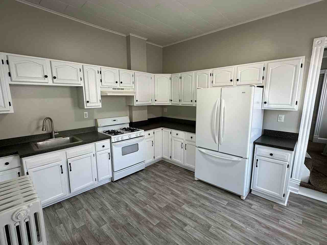 532 Gordon Ave - Photo 2 of 15