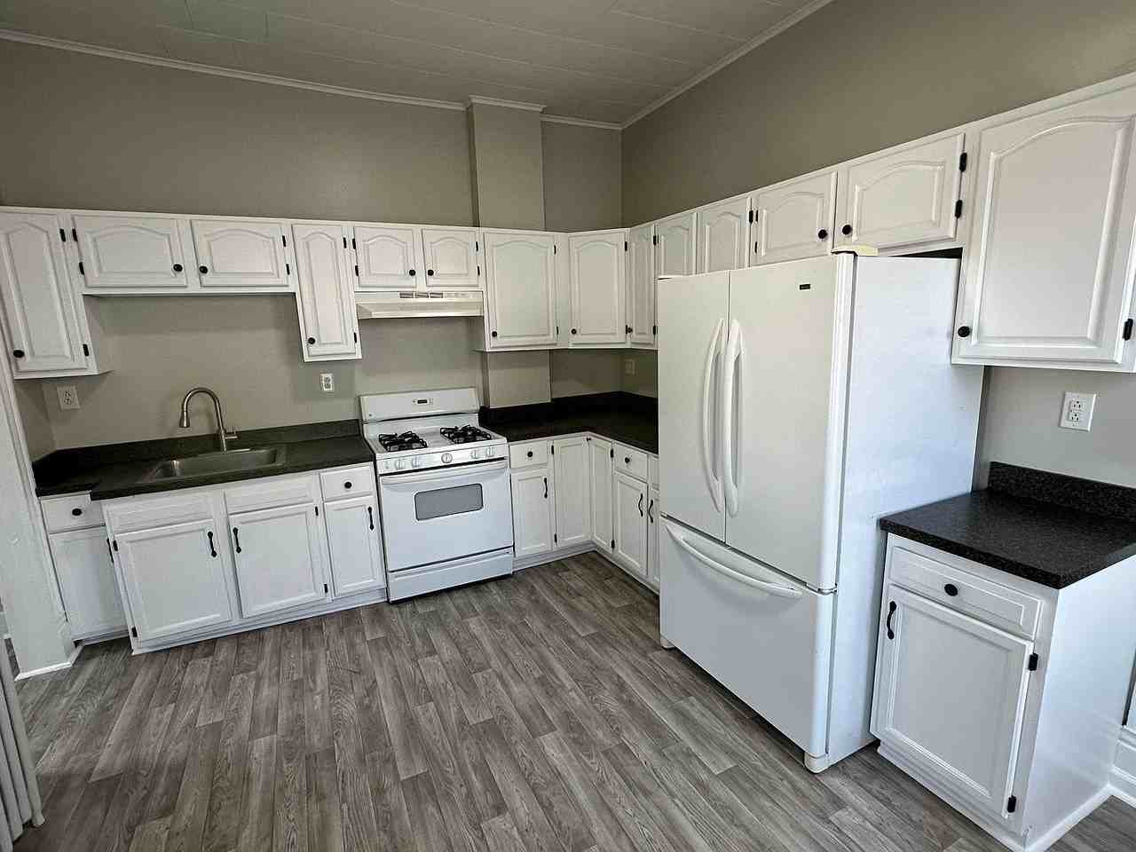 532 Gordon Ave - Photo 6 of 15