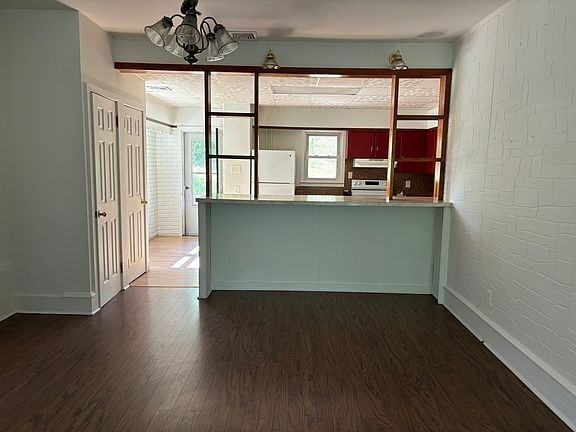 1031 Princeton Ave - Photo 2 of 10