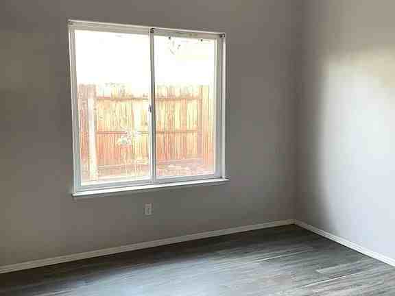 12216 Kingfisher Ave - Photo 2 of 25