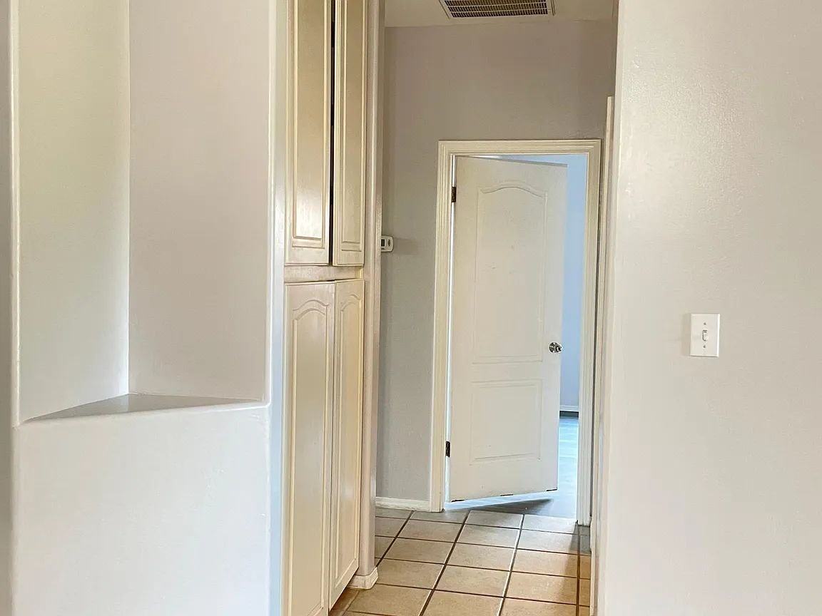 12216 Kingfisher Ave - Photo 4 of 25