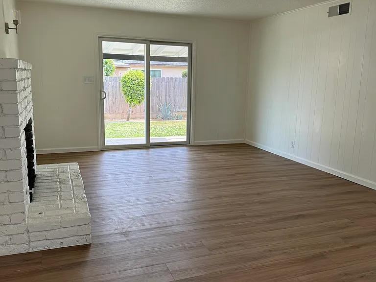 777 E Dovewood Ln - Photo 2 of 21