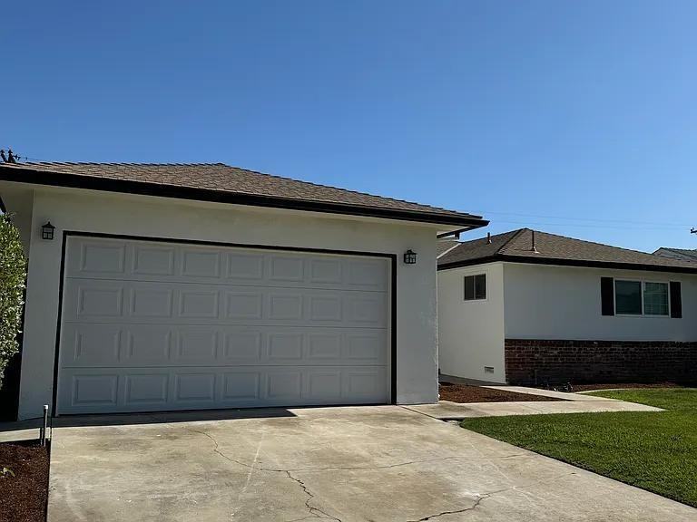 777 E Dovewood Ln - Photo 4 of 21