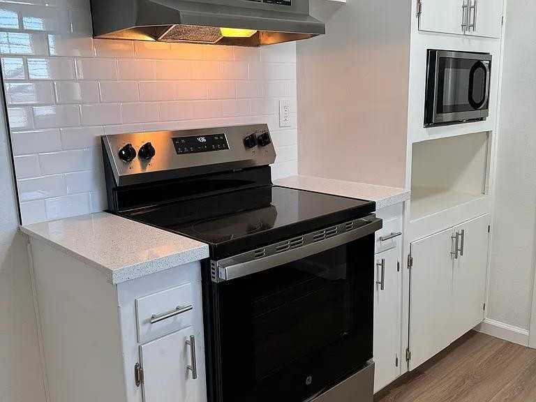 777 E Dovewood Ln - Photo 6 of 21