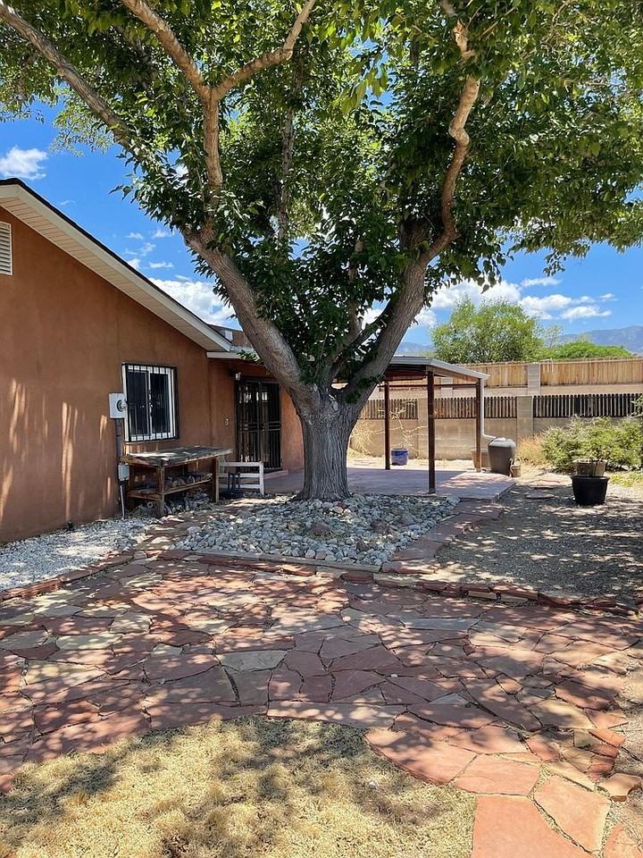8124 Ruidoso Rd Ne - Photo 2 of 22