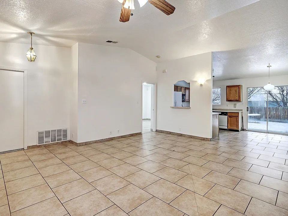 1312 Quartz Dr Sw - Photo 4 of 22