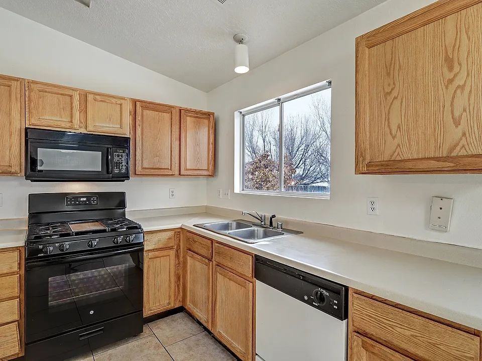 1312 Quartz Dr Sw - Photo 7 of 22