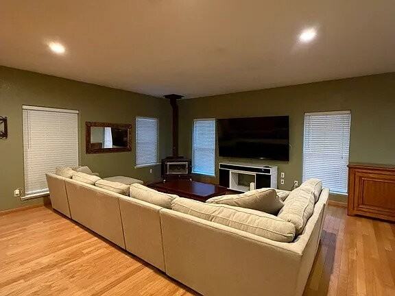 2080 Bourbon St - Photo 3 of 16
