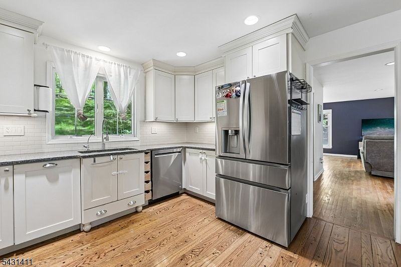 213 Stanhope Rd - Photo 2 of 8