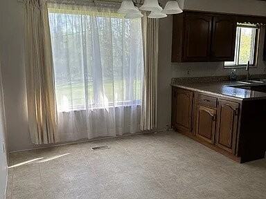457 Jerry St - Photo 6 of 10