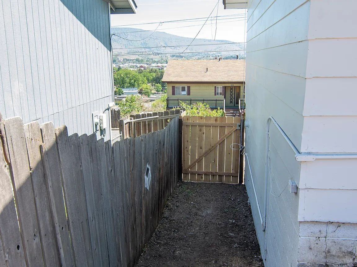 148 S Rogers St - Photo 7 of 35