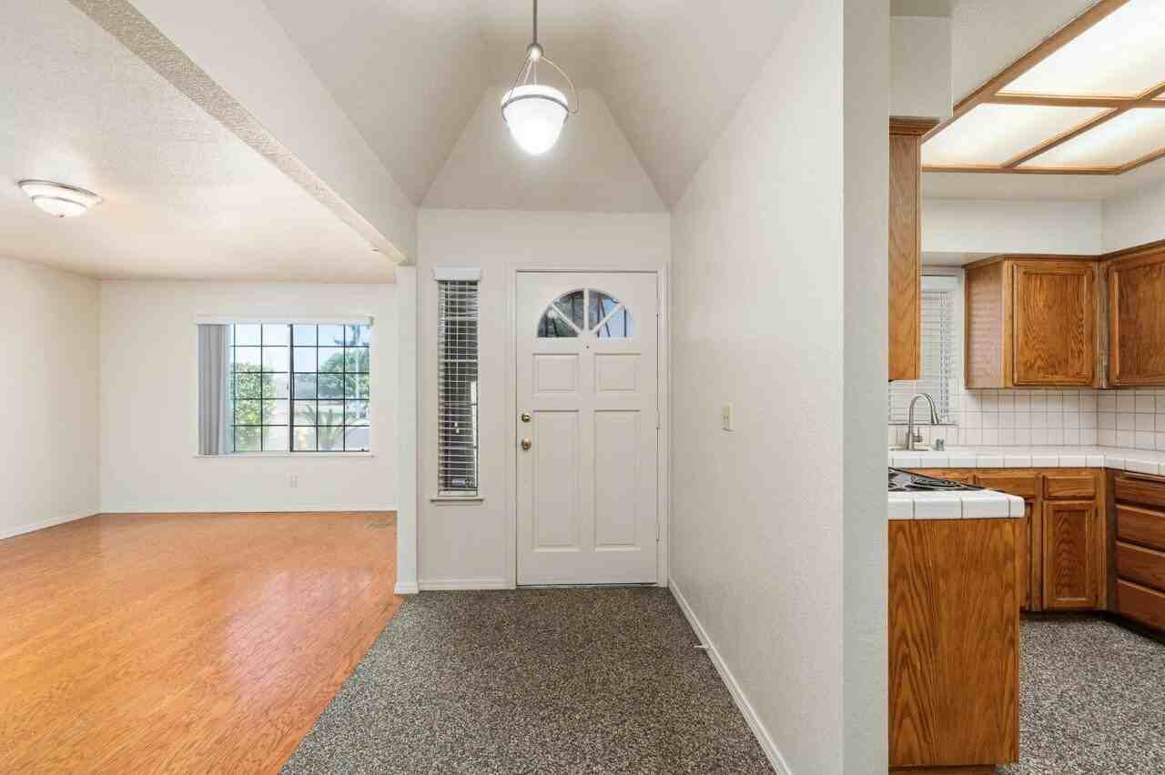 392 W Magill Ave - Photo 2 of 11