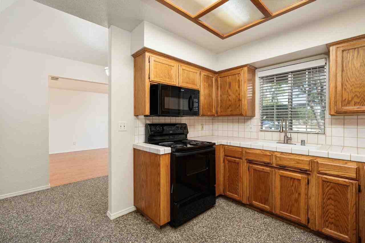392 W Magill Ave - Photo 5 of 11