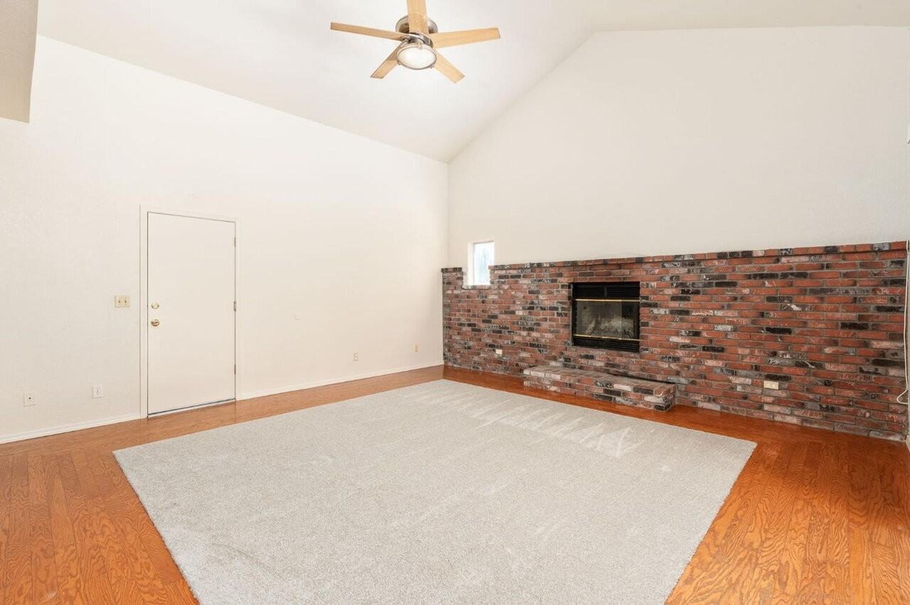 392 W Magill Ave - Photo 6 of 11
