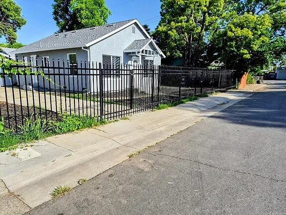 4011 46th St - Photo 2 of 16