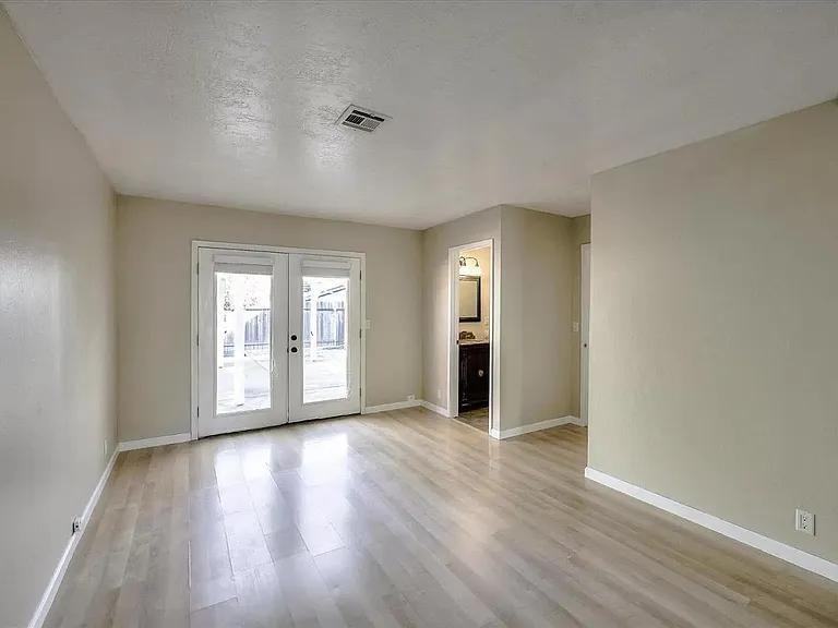 6409 Bay Hill Way - Photo 4 of 13