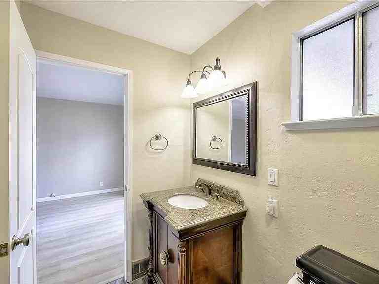 6409 Bay Hill Way - Photo 5 of 13