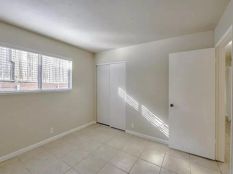 6409 Bay Hill Way - Photo 6 of 13