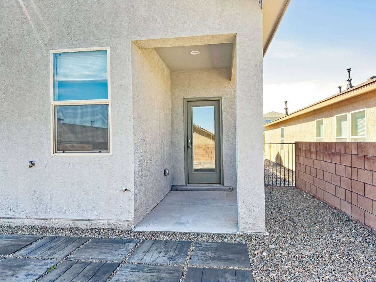 4827 Sandia Peak Rd Ne - Photo 2 of 26