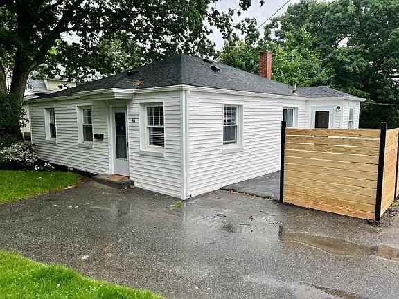 45 Bedford Ave - Photo 2 of 18