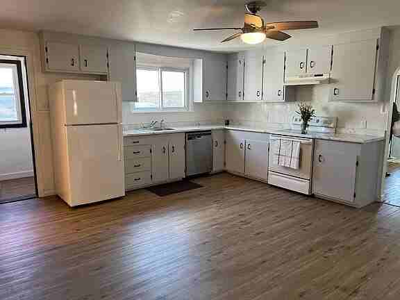45 Bedford Ave - Photo 5 of 18