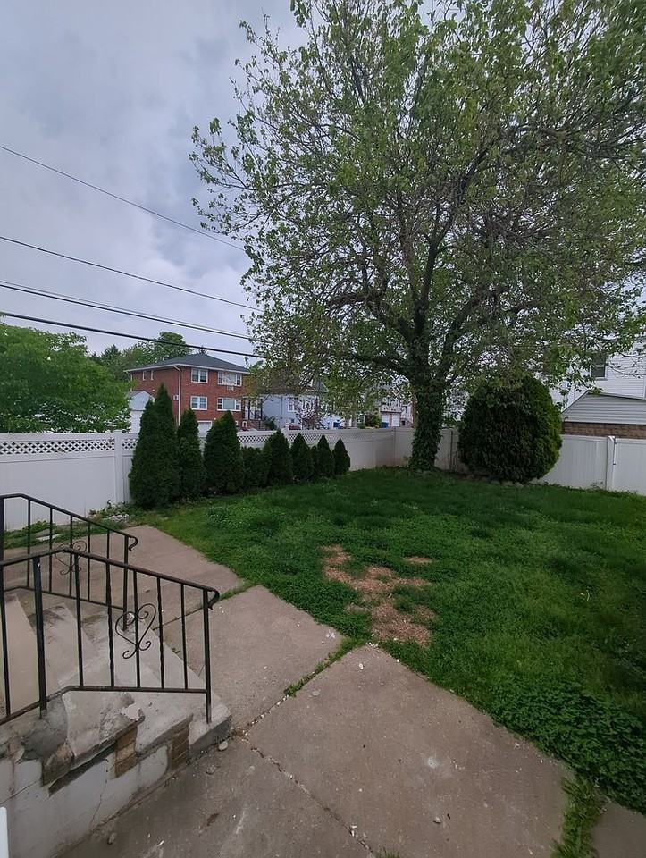 448 Ainsworth St - Photo 2 of 15