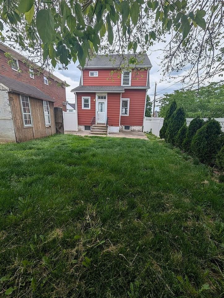 448 Ainsworth St - Photo 3 of 15