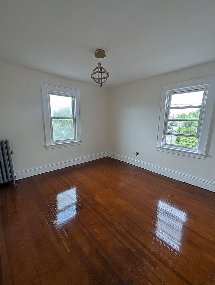 448 Ainsworth St - Photo 4 of 15
