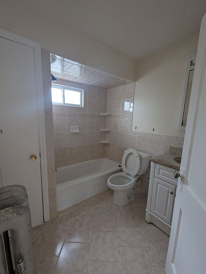 448 Ainsworth St - Photo 6 of 15