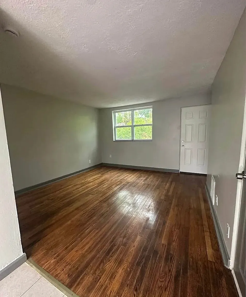 350 Lasalle St - Photo 5 of 13