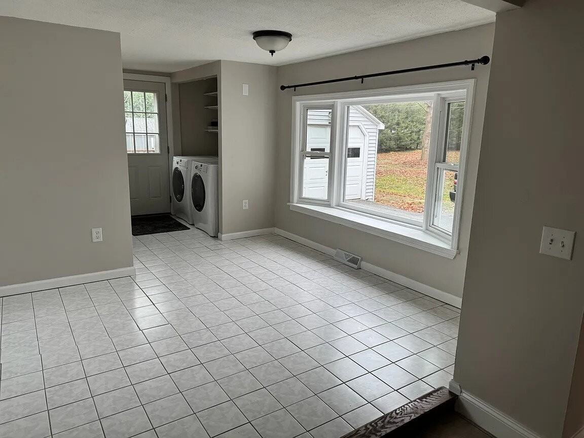 267 Maple St - Photo 4 of 25