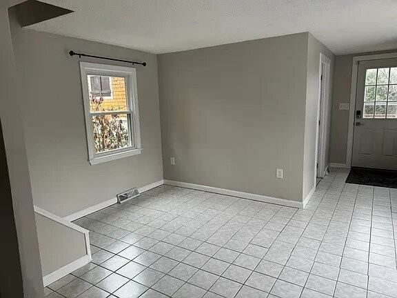 267 Maple St - Photo 5 of 25