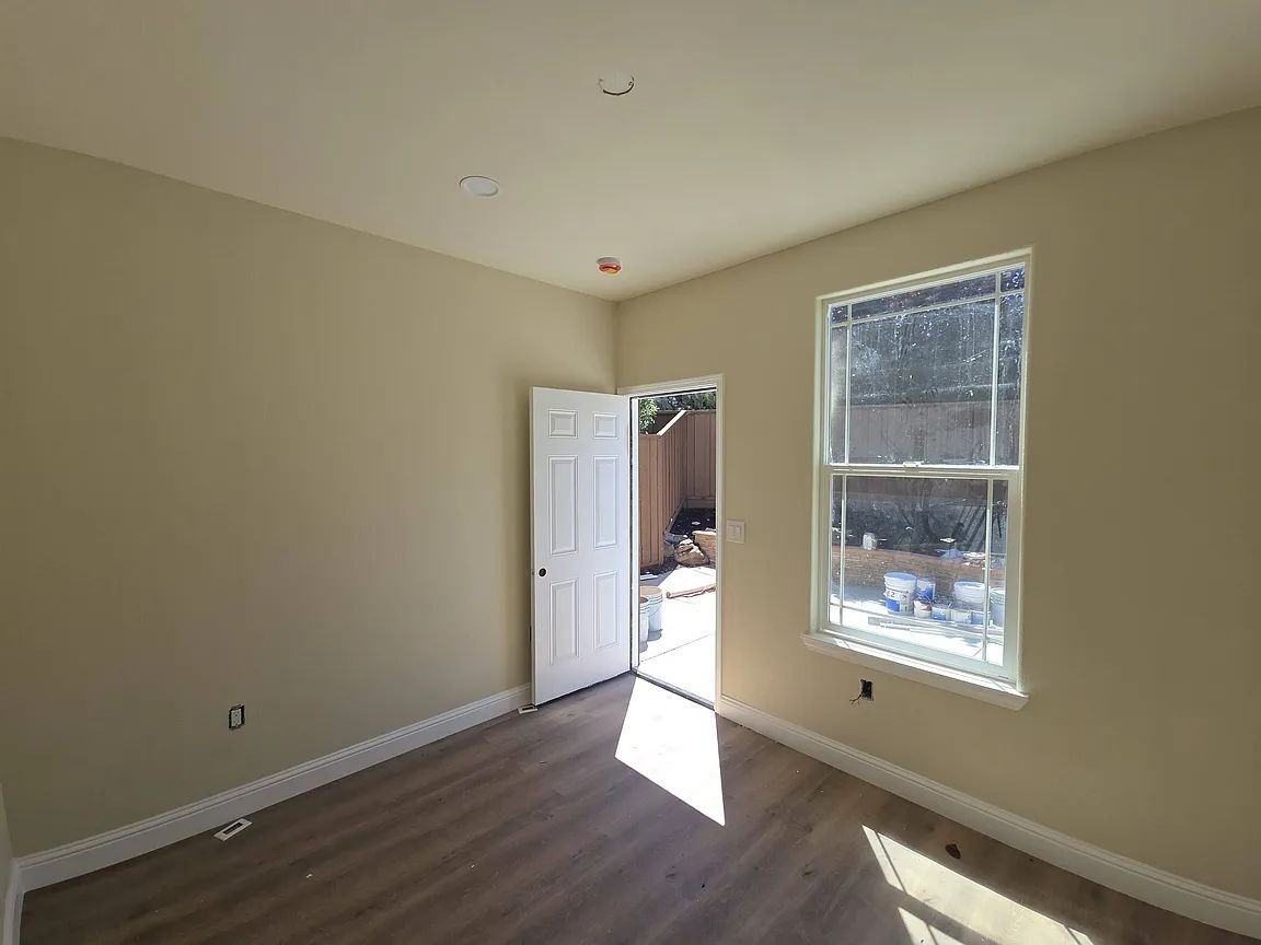 328 N Mill Valley Dr - Photo 2 of 23