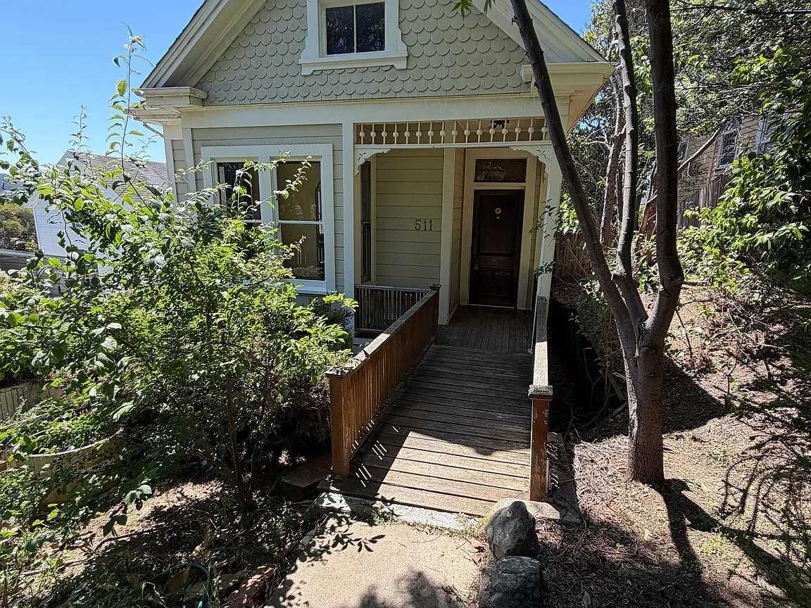511 Napa St - Photo 2 of 6