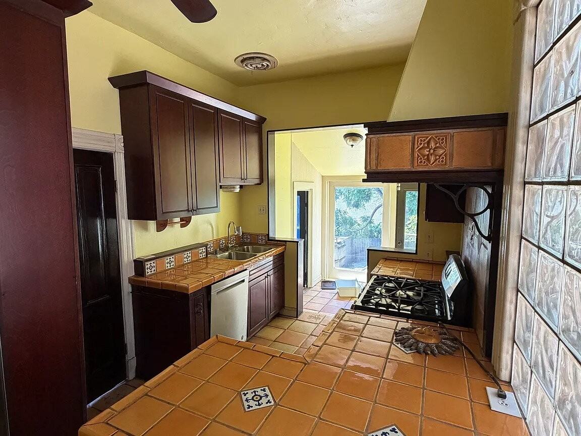 511 Napa St - Photo 3 of 6
