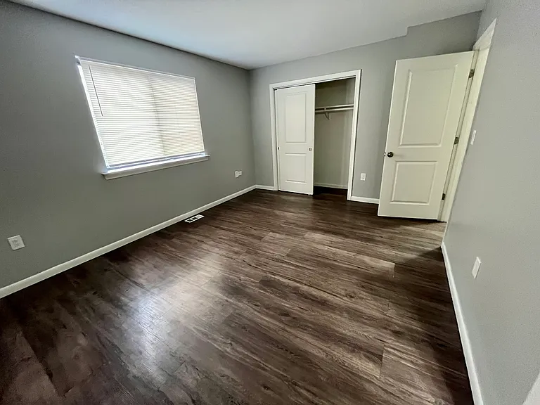 48 Fenwick Dr - Photo 3 of 10