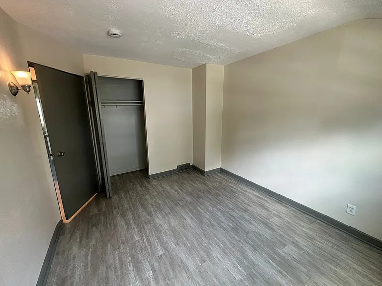 126 Ledgecrest Ave - Photo 3 of 8