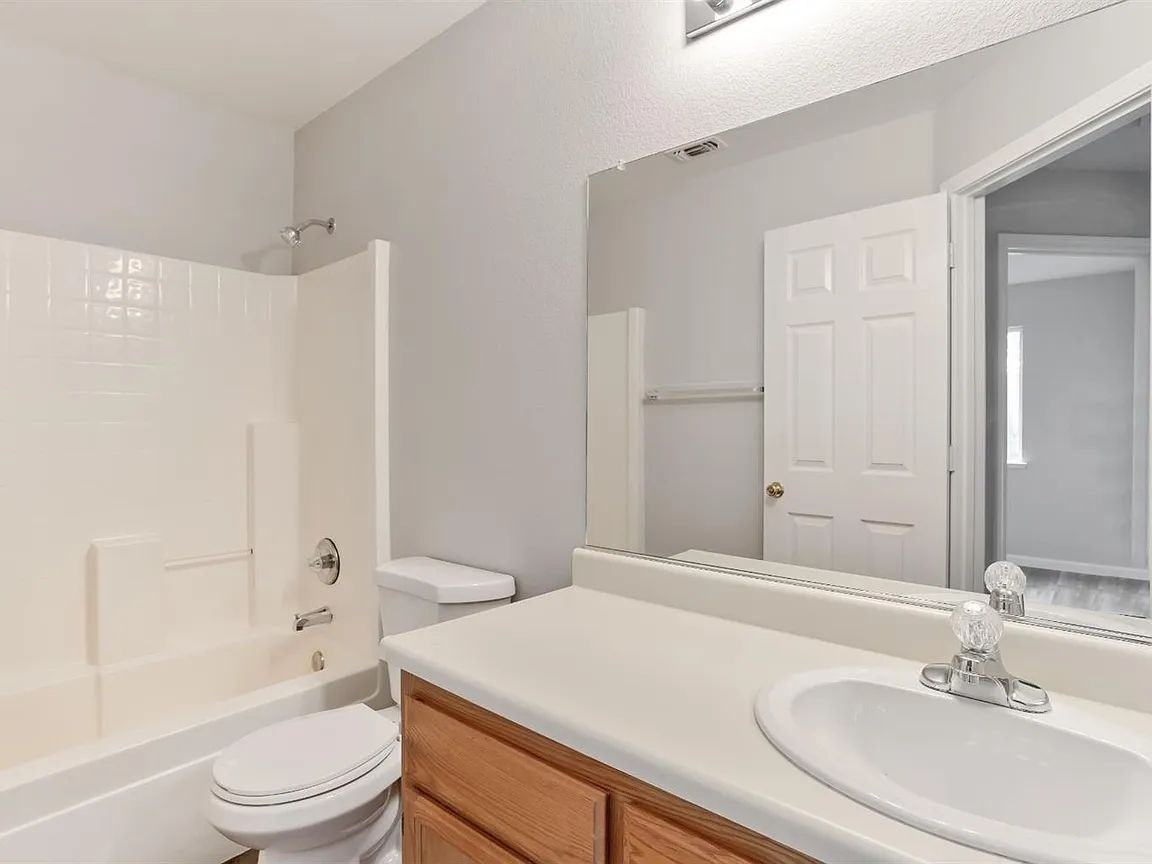 3038 Courtside Dr - Photo 4 of 27