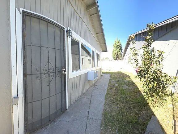958 N Crescent Ave - Photo 2 of 15