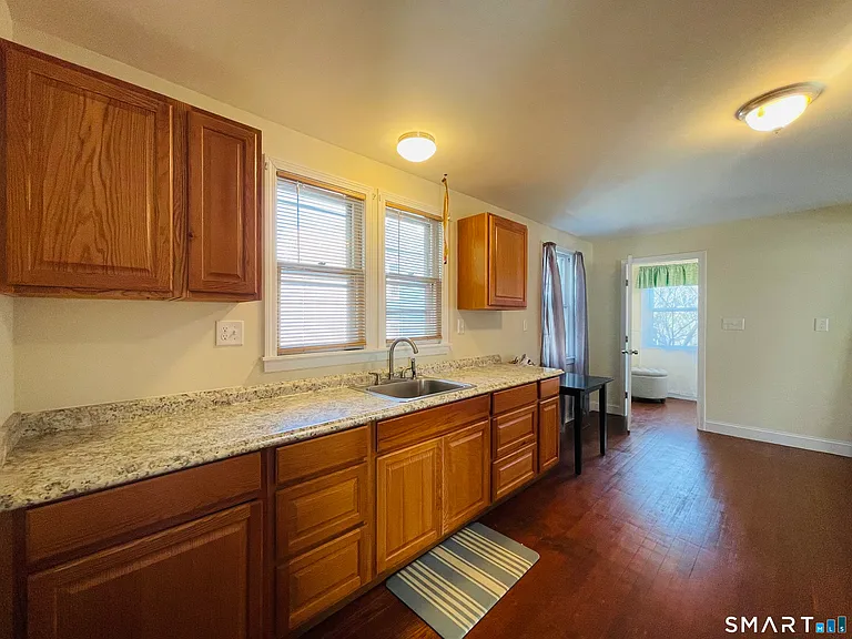 194 Washington Ave - Photo 6 of 7