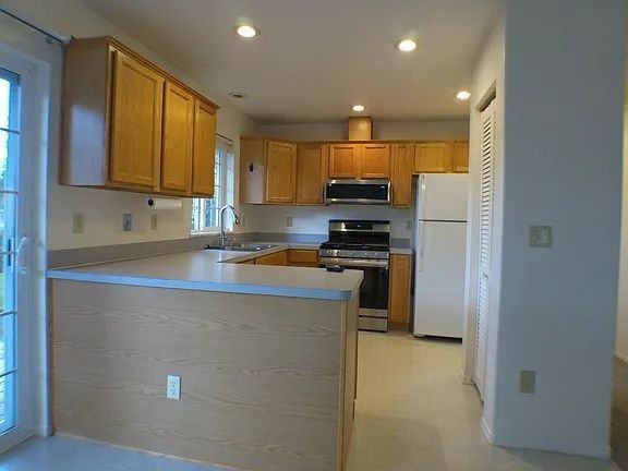 775 17th St Ne - Photo 2 of 29