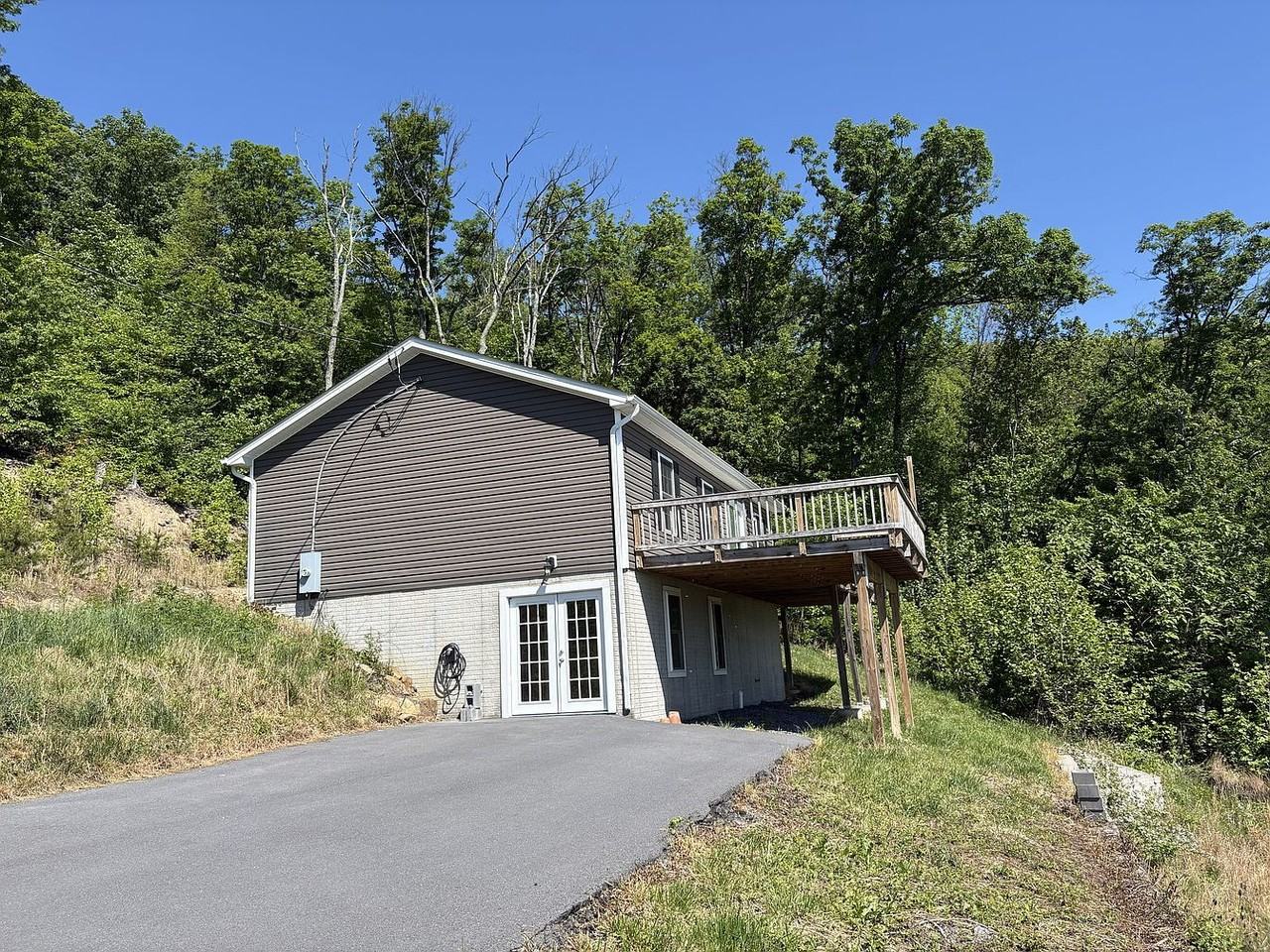 1270 Tecumseh Trl - Photo 2 of 15