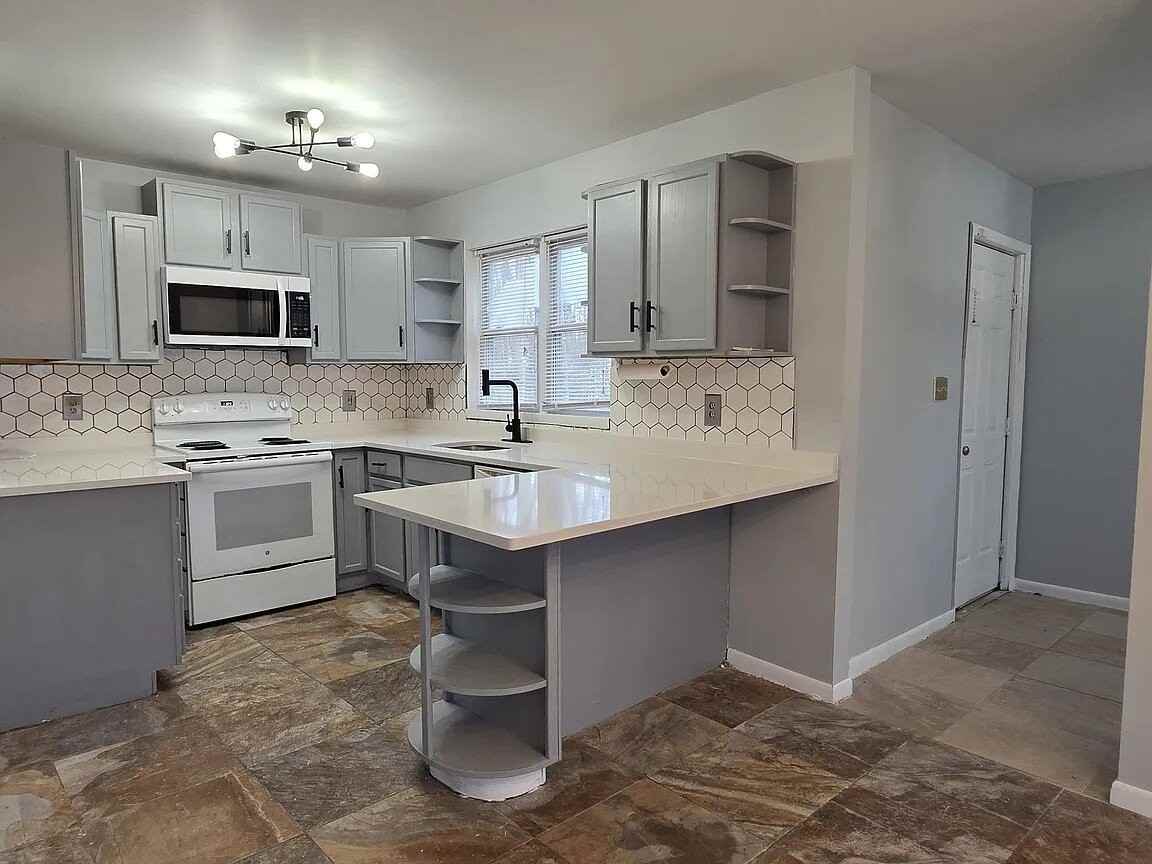 655 Country Place Dr - Photo 4 of 8