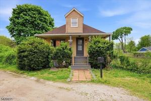 featured image of 2225 Liberty St