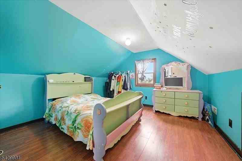2225 Liberty St - Photo 2 of 9
