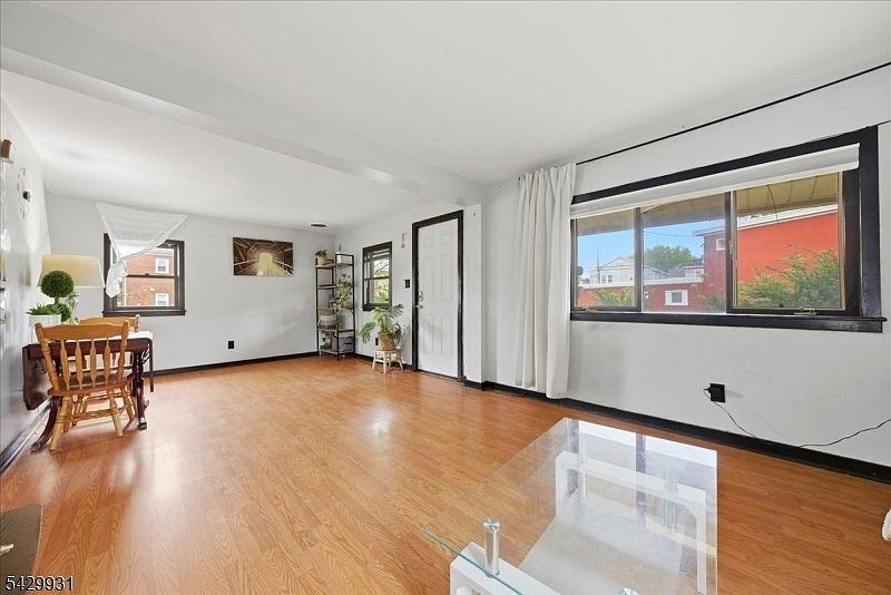 2225 Liberty St - Photo 5 of 9