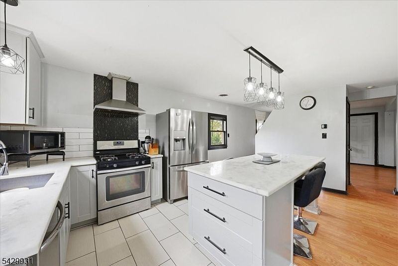 2225 Liberty St - Photo 6 of 9