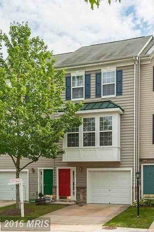 23138 Blackthorn Sq - Photo 2 of 11